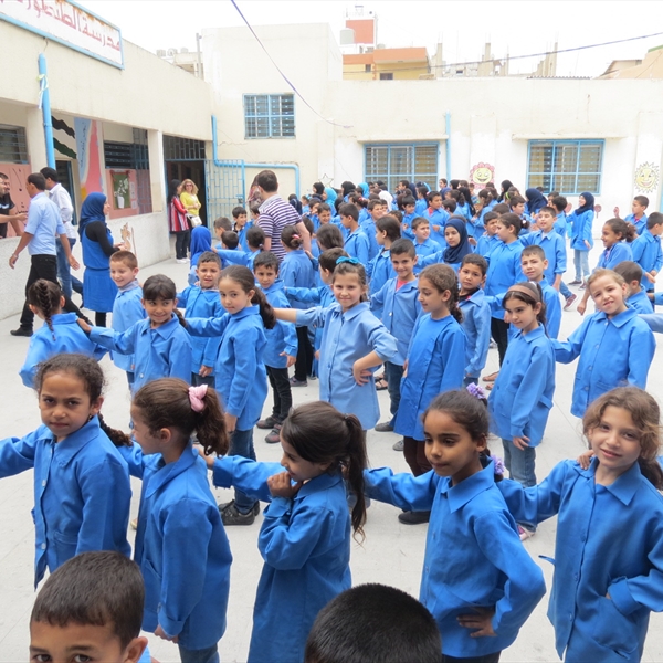 انطلاقة متعثرة تسود العام الدراسي و(شاهد) تطالب الاونروا تزويد المدارس باحتياجاتها