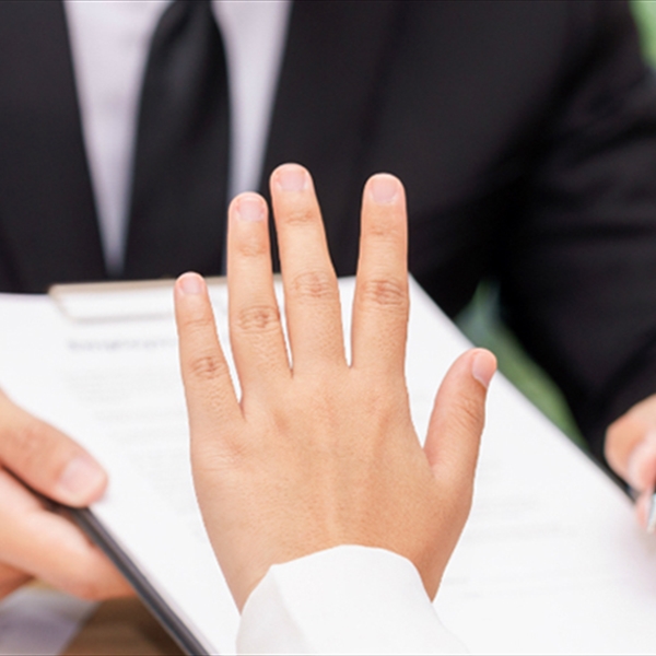 إكراه موظفي برنامج الدعم الدراسي على الاستقالة  إجراء غير قانوني